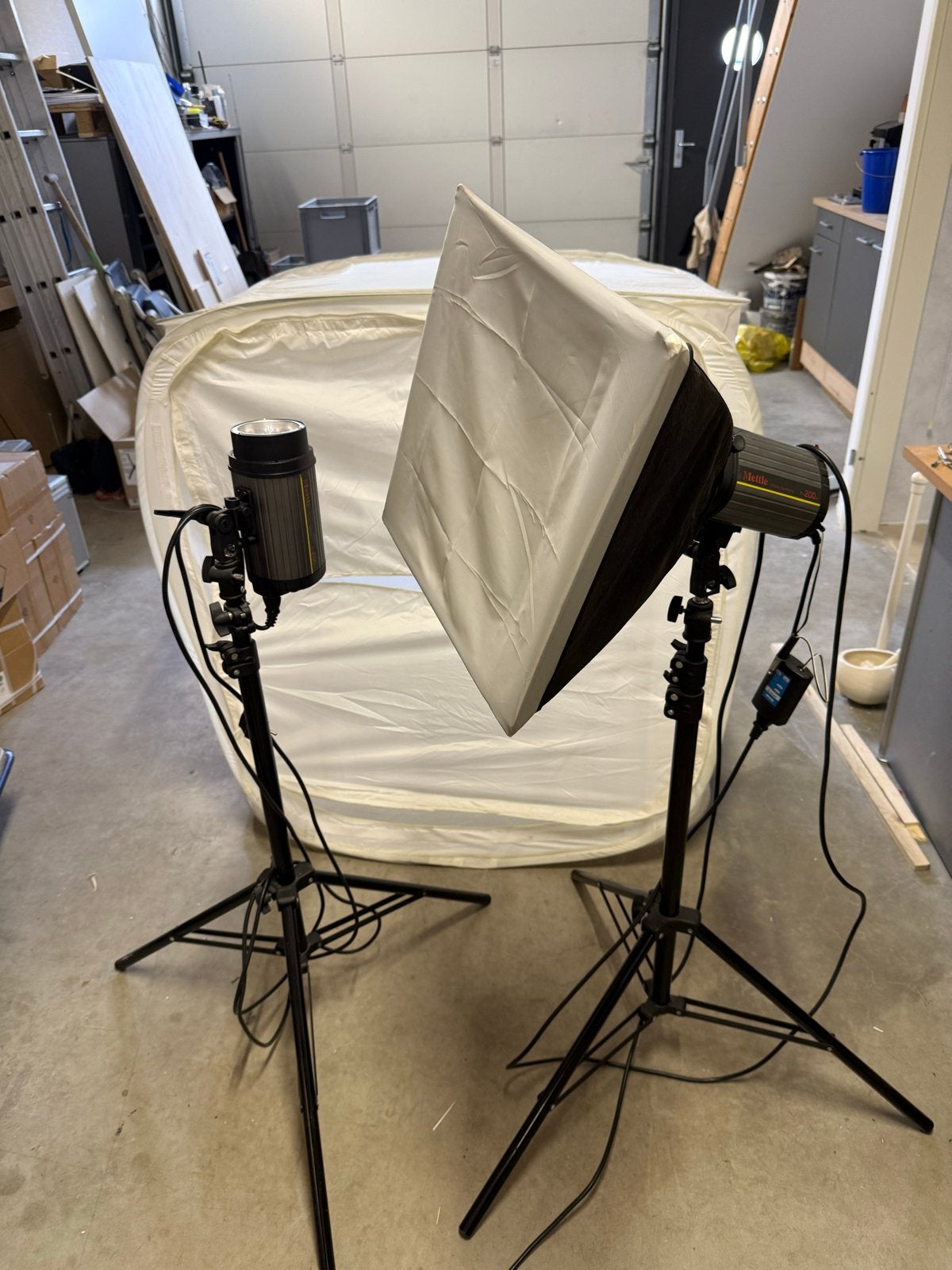 Mettle Studio Systems T-200A Flitsset met Softbox en Statiev, Ophalen, Gebruikt, Inclusief softbox, Lamp of Flitsset