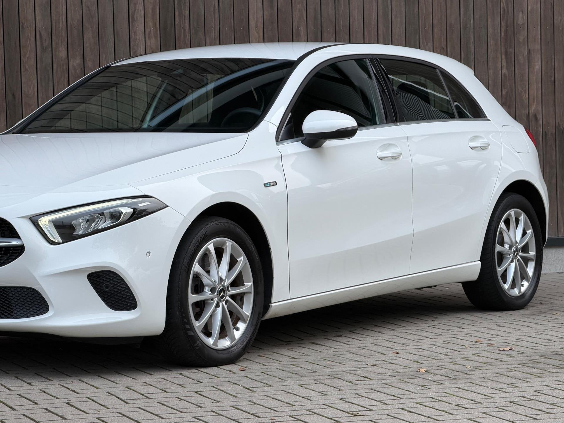 Mercedes-Benz A-klasse 250 e / Leder / Apple Carplay / DH /, Dealer onderhouden, Zwart, 4 cilinders, 15 kWh