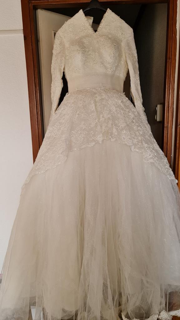 Witte trouwjurk met lange mouwen en kant, Kleding | Dames, Trouwkleding en Trouwaccessoires, Ophalen of Verzenden