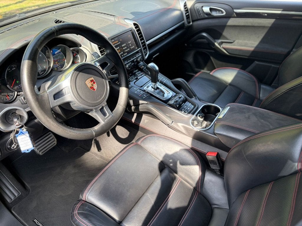 Porsche Cayenne 4.8 GTS Aut. | Schuif/kanteldak | BOSE | Dod, Automaat, Bi-Xenon koplampen, Gebruikt, 138 €/maand