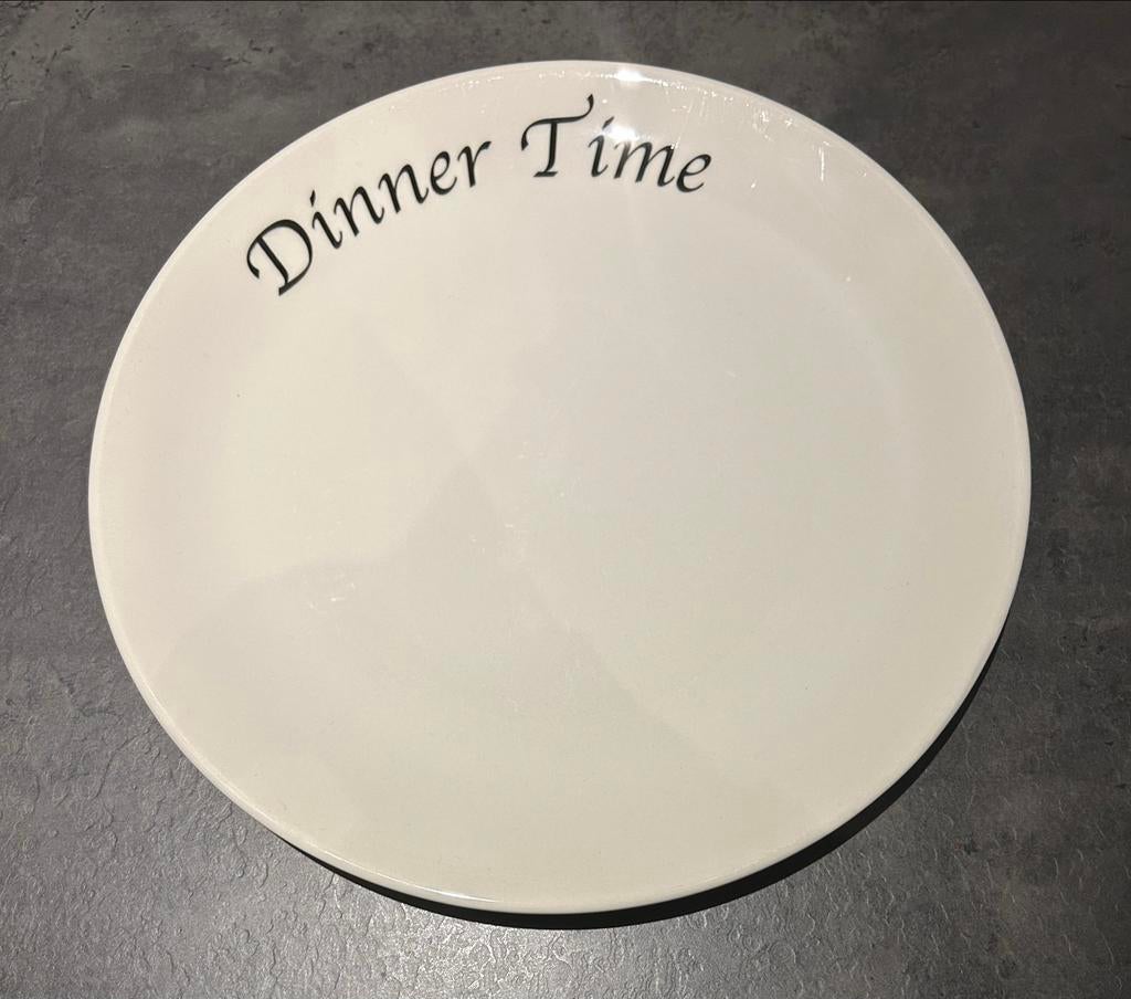 Porseleinen bord 'Dinner Time', Huis en Inrichting, Keuken | Servies, Ophalen, Zo goed als nieuw, Bord(en), Overige stijlen