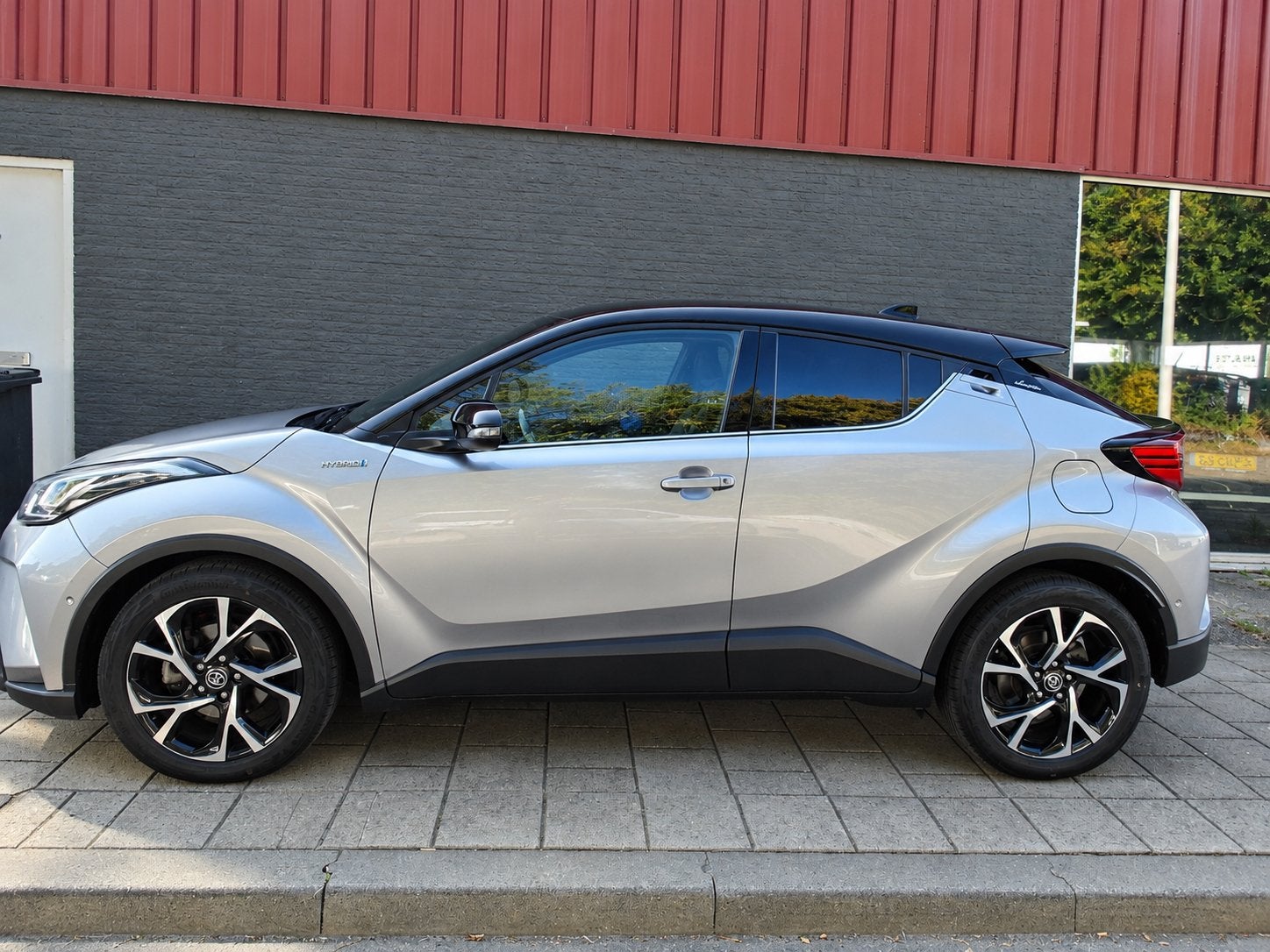 Toyota C-HR 1.8 Hybrid Business Plus 2020 Leder Dealeronderh, Dealer onderhouden, 725 kg, Beige, 4 cilinders