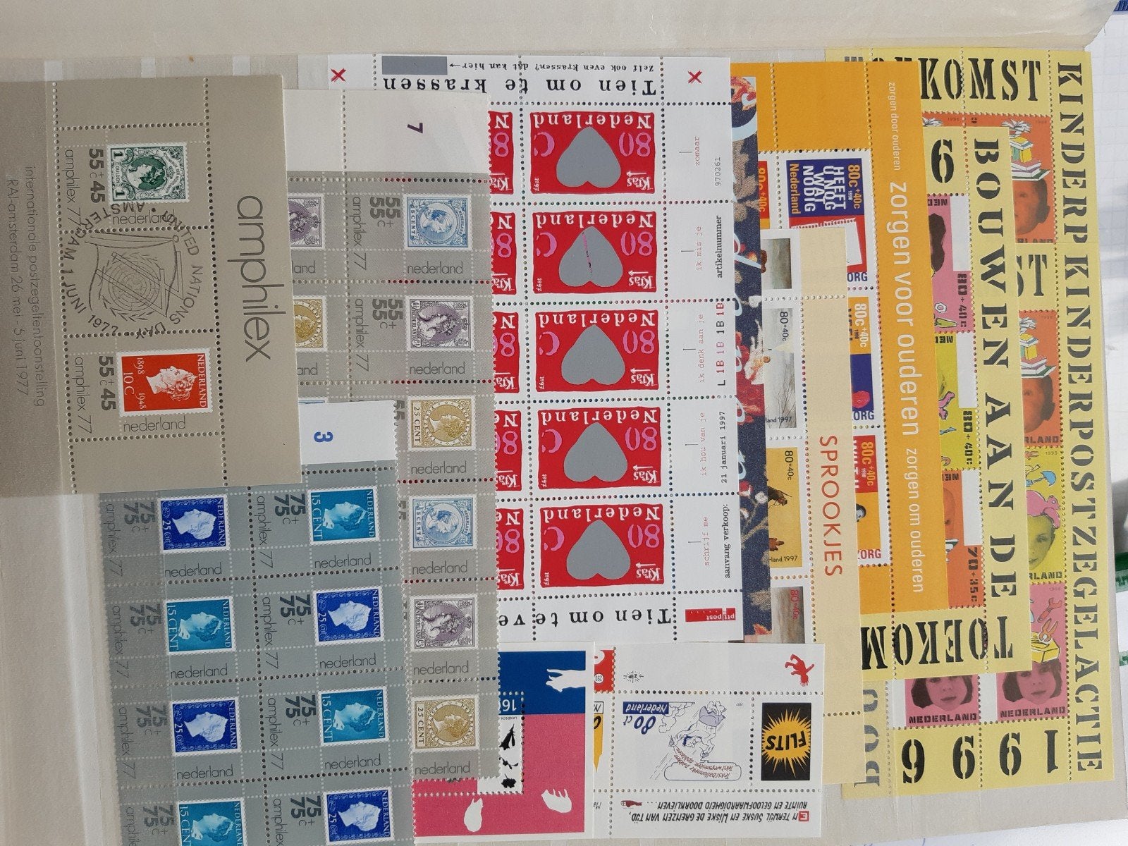 3 mappen postzegels postfris zonder plakkers, Ophalen
