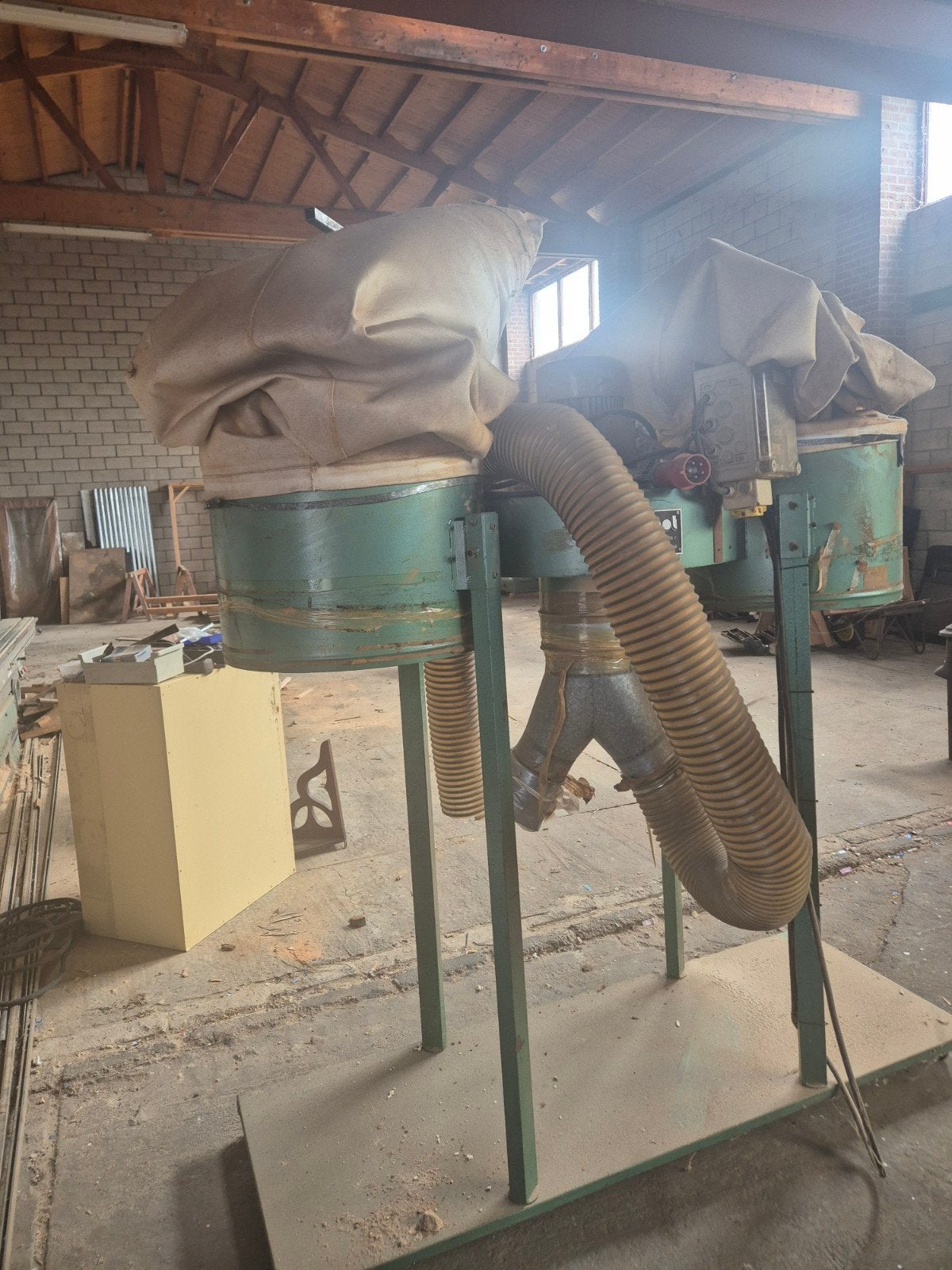 De Groot Houtbewerkingsmachines Afzuiginstallatie, Ophalen
