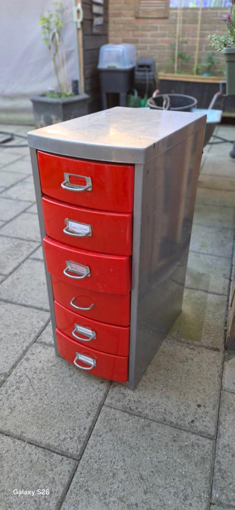 Metalen ladekast rood - Praktisch en stijlvol, Huis en Inrichting, Kasten | Ladekasten, Ophalen, Minder dan 50 cm, Gebruikt, 5 laden of meer