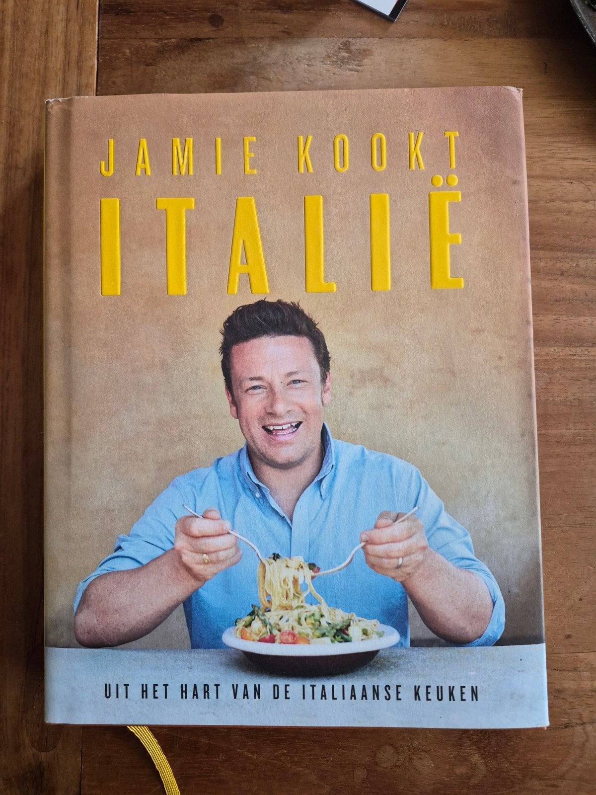 Jamie Kookt Italië - Uit het hart van de Italiaanse keuken, Boeken, Kookboeken, Italië, Hoofdgerechten, Ophalen of Verzenden, Zo goed als nieuw