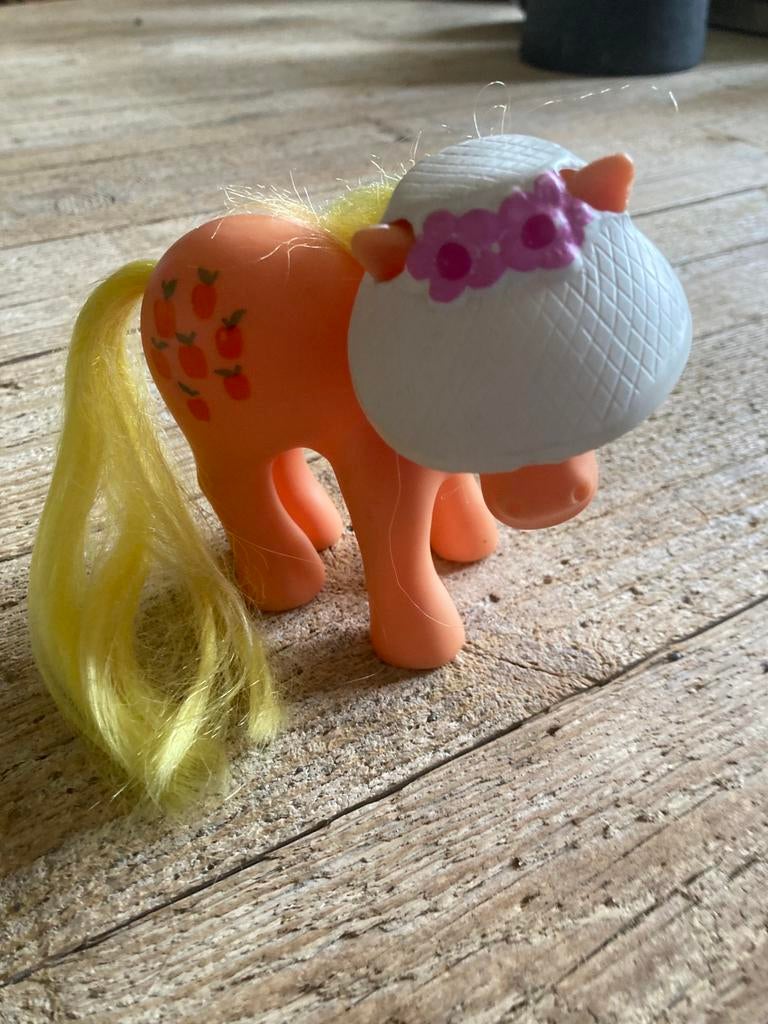 My little pony apple 1983 Hasbro met hoed, Ophalen of Verzenden, Gebruikt