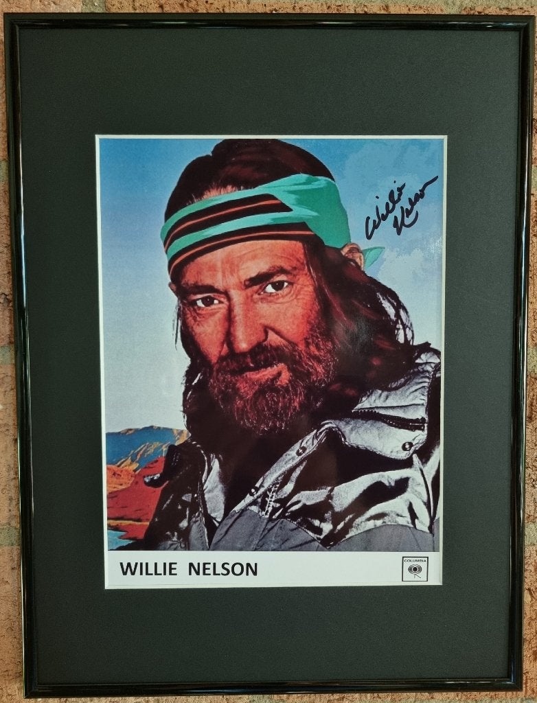 Willie Nelson gesigneerde foto (ingelijst ), Ophalen of Verzenden, Zo goed als nieuw, Foto of Kaart