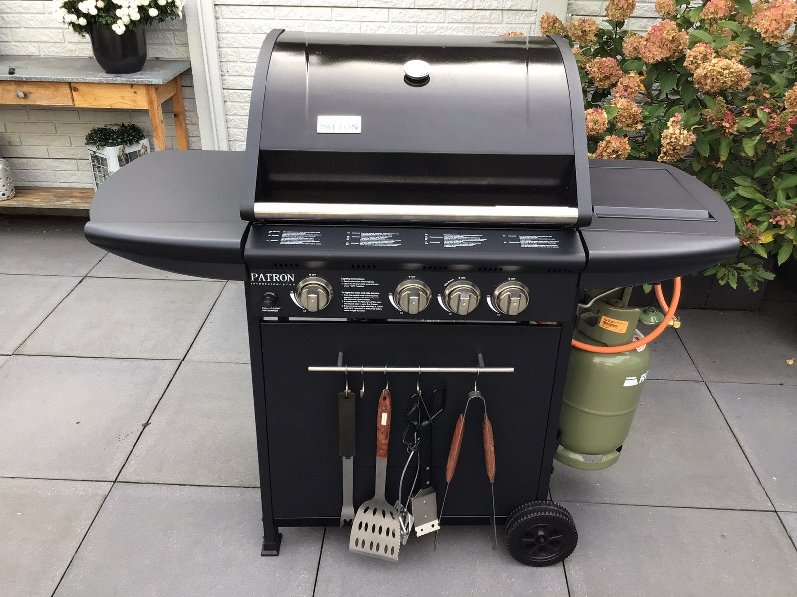 Gasbarbecues in zeer goede staat met hoes, merk Patron, Ophalen, Zo goed als nieuw