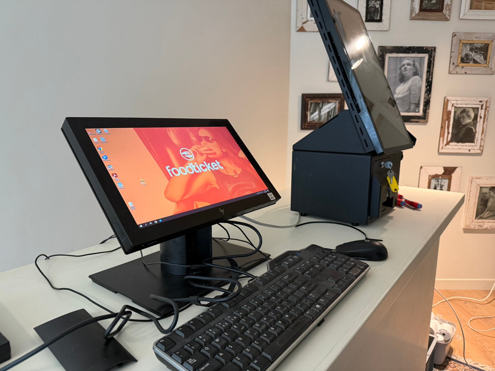 HPE Point of Sale (POS) Terminal, Ophalen, Zo goed als nieuw, HPE, Info@hewlettpackard.com