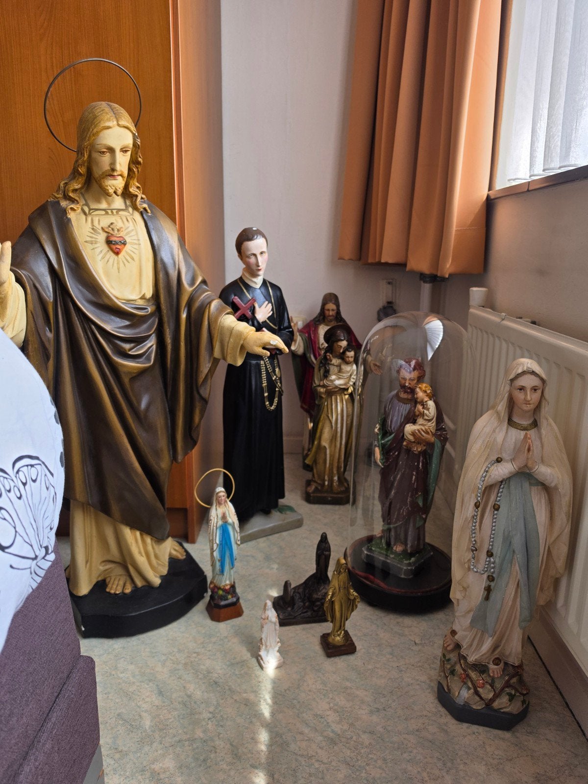 Verzameling oude religieuze beelden, Ophalen
