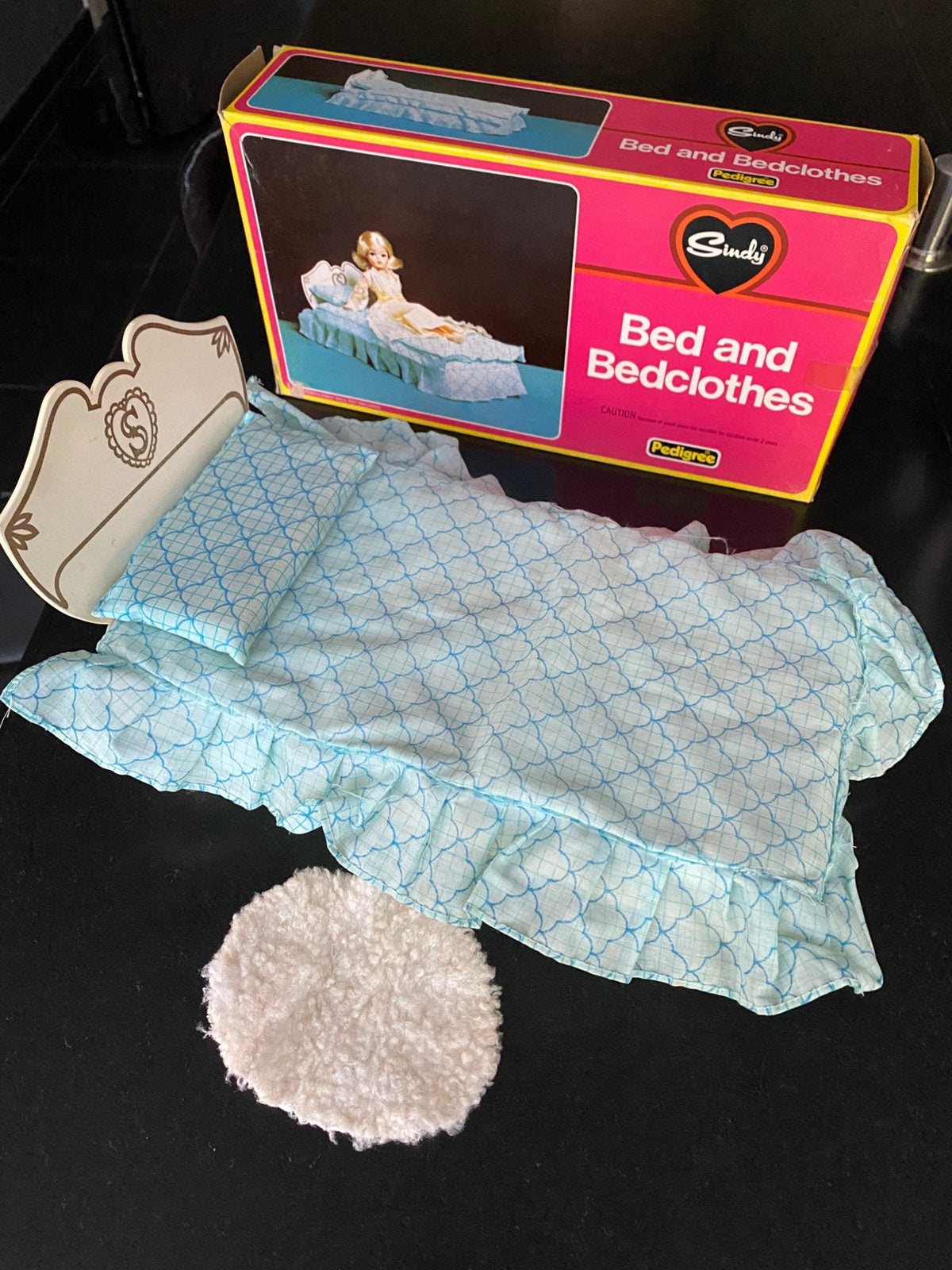 Vintage Pedigree Sindy bed and bedclotes 80 s niet Barbie, Verzenden