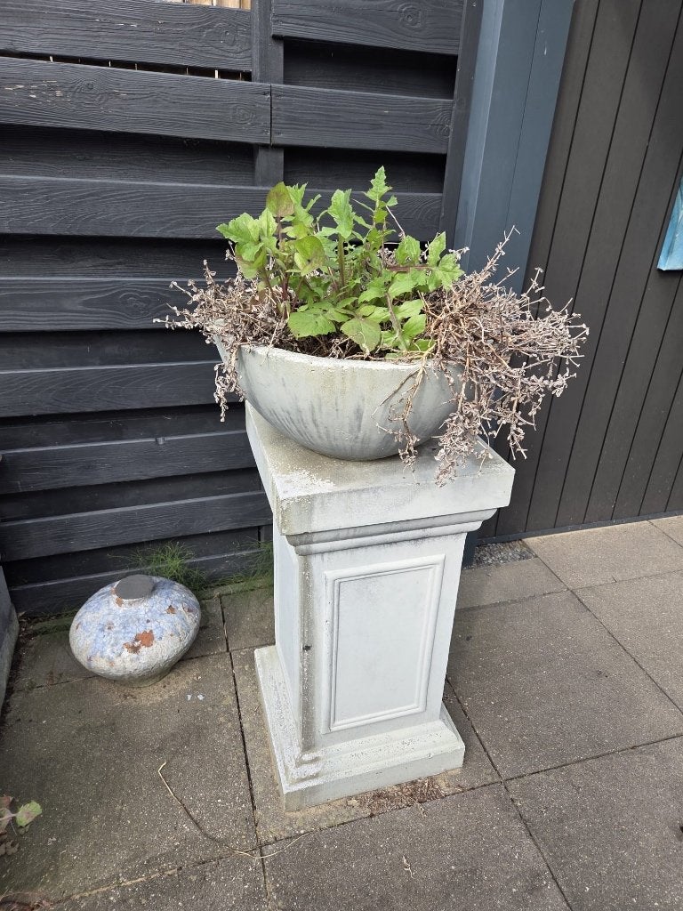 Buiten Sokkel inclusief Pot, Ophalen, Kunststof, Gebruikt, Minder dan 30 cm