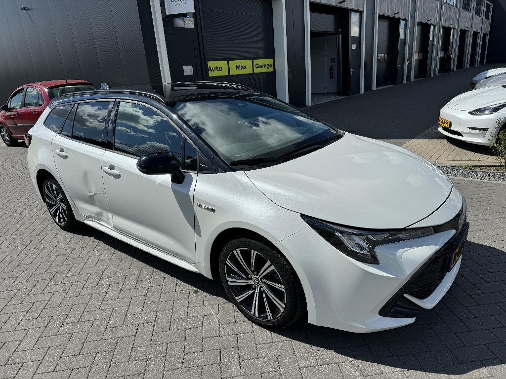 Toyota Corolla Touring Sports 1.8 Hybrid Dynamic 2021, 1345 kg, 450 kg, 4 cilinders, Wit