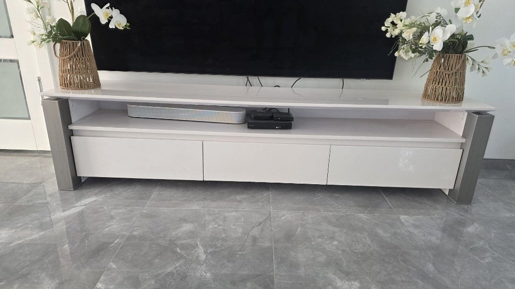 Tv-meubel en dressoir wit hoogglans met metalen poten (set), Ophalen, Overige houtsoorten, Zo goed als nieuw, 200 cm of meer