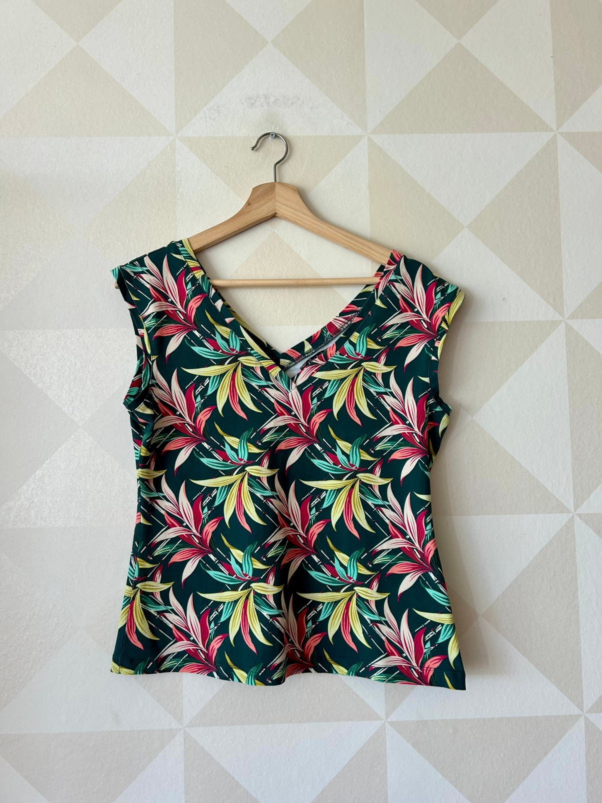 King Louie top shirt groen bloem tropisch L/40 zgan, Kleding | Dames, Maat 42/44 (L), Ophalen of Verzenden, Zo goed als nieuw