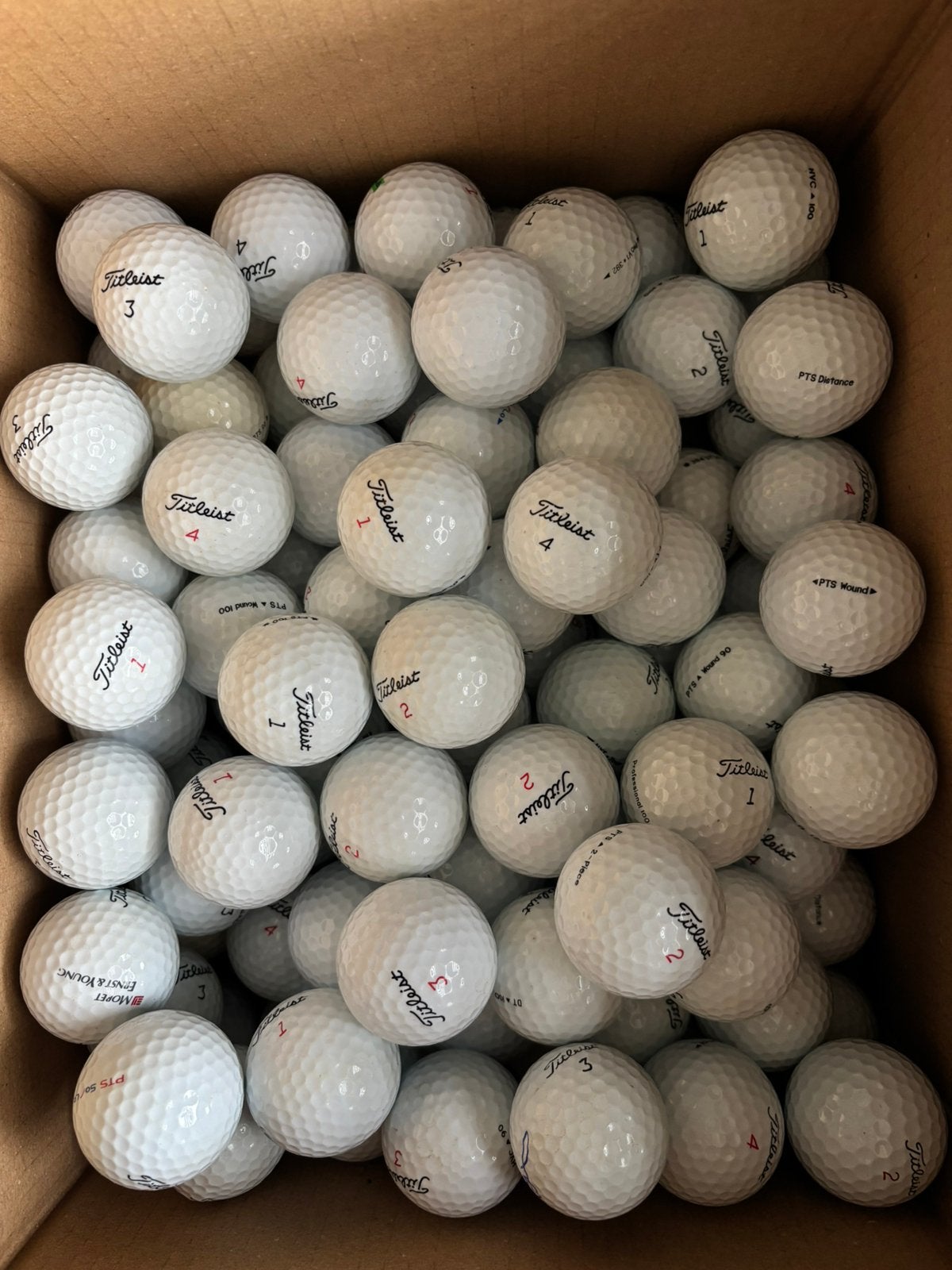 100 stuks Titleist golfballen, Sport en Fitness, Golf, Ophalen of Verzenden, Zo goed als nieuw
