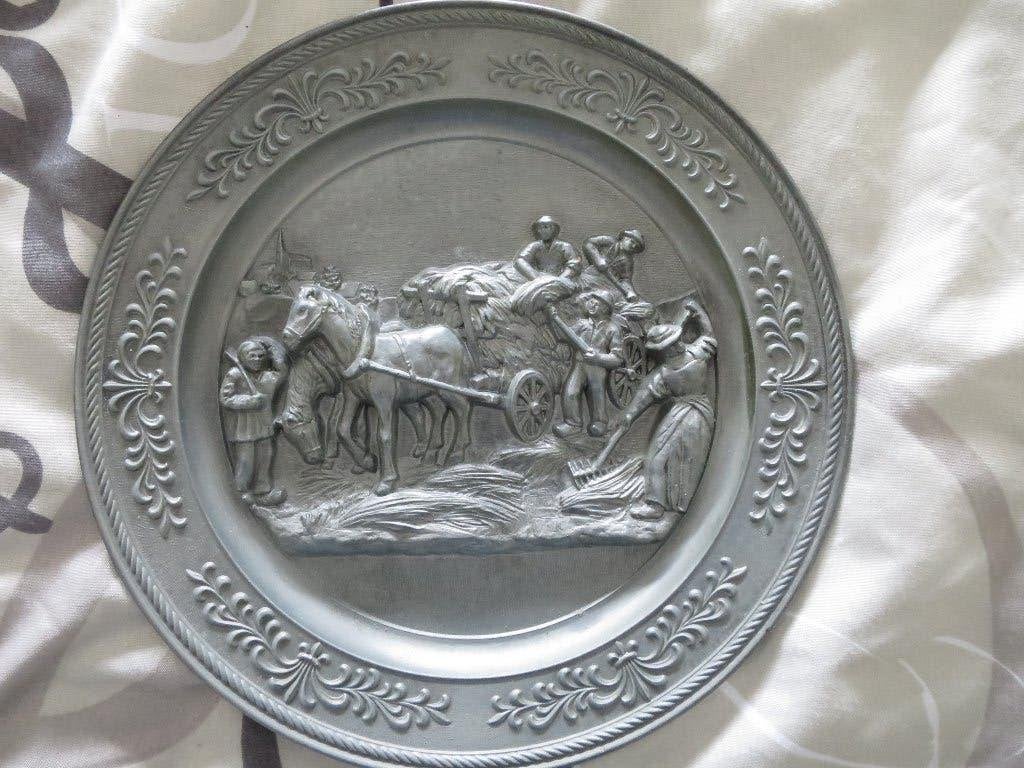mooi wandbord uit tin 19 cm, Ophalen of Verzenden