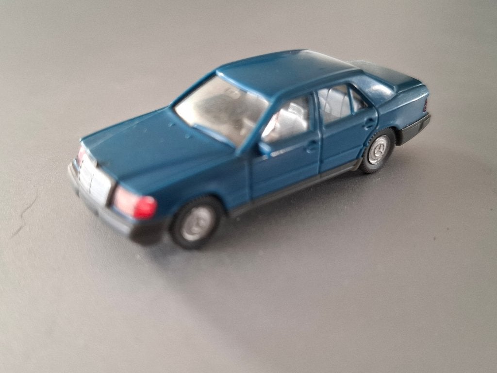 1:87 Mercedes 200/300 W124 blauw Wiking € 4, Hobby en Vrije tijd, Verzenden, Zo goed als nieuw, Auto, Wiking