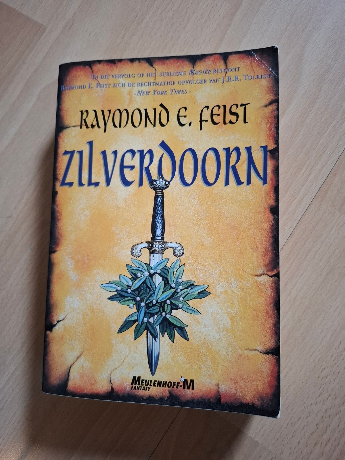 Raymond E Feist Zilverdoorn, Ophalen of Verzenden, Zo goed als nieuw