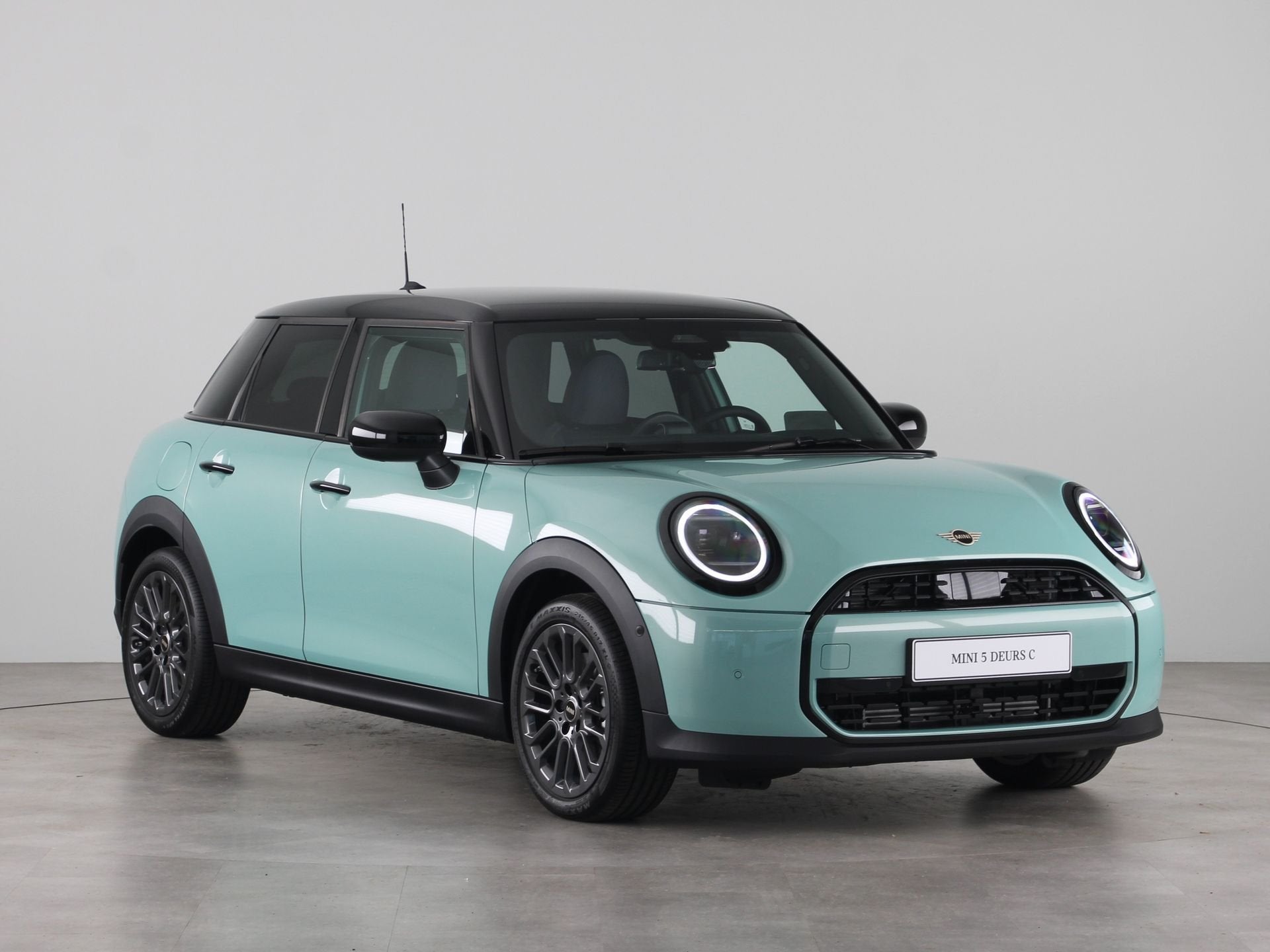 MINI 5-deurs Cooper C Classic Pakket S PRIVATE LEASE EUR 571, Auto's, 156 pk, Bedrijf, Parkeerassistent, Nieuw