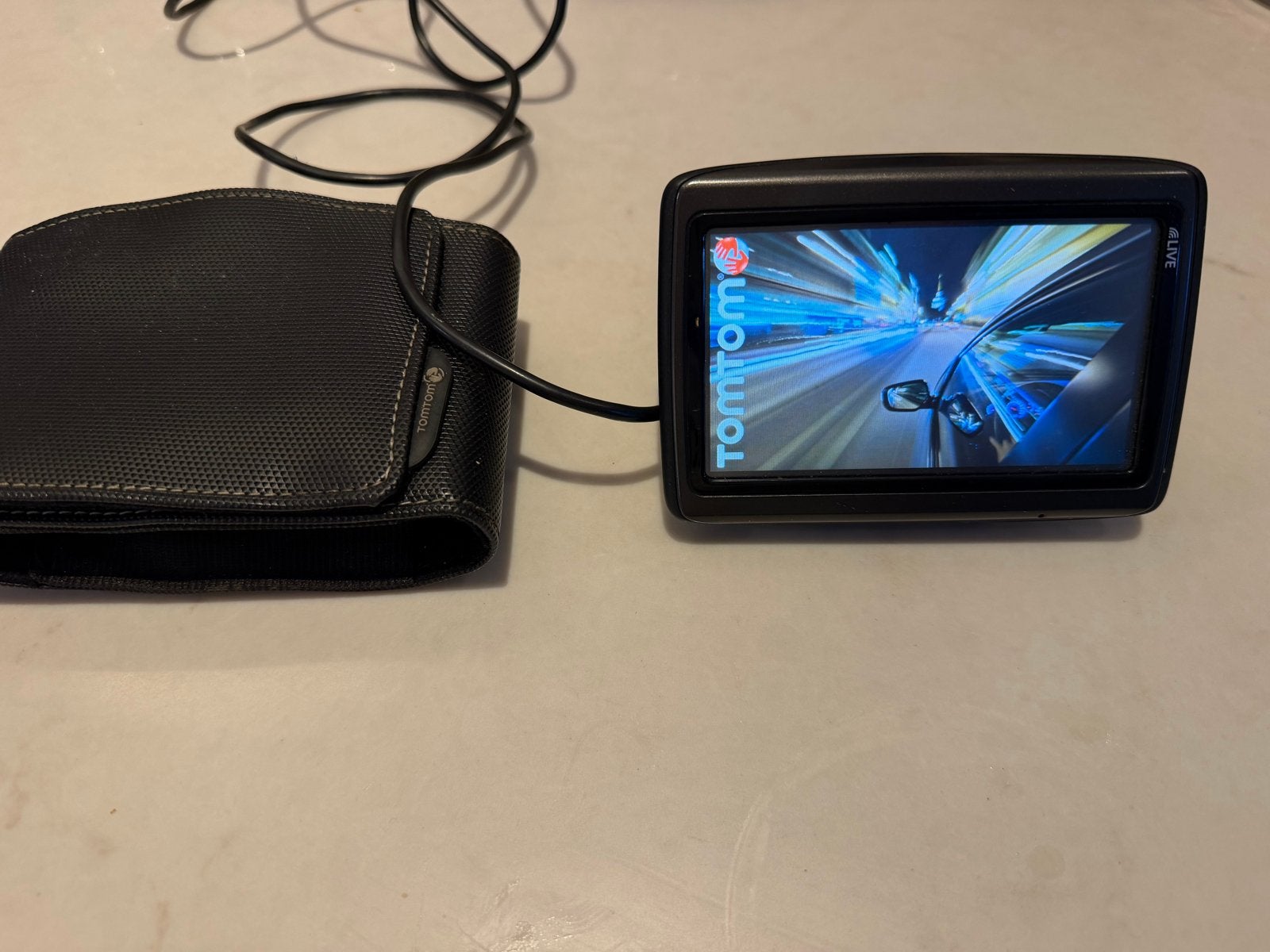 TomTom Live navigatiesysteem met hoes en houder, Auto diversen, Ophalen of Verzenden, Gebruikt