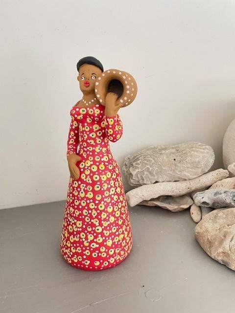 Terracotta beeld vrouw met kruik. Brazilie Lavadeira., Ophalen