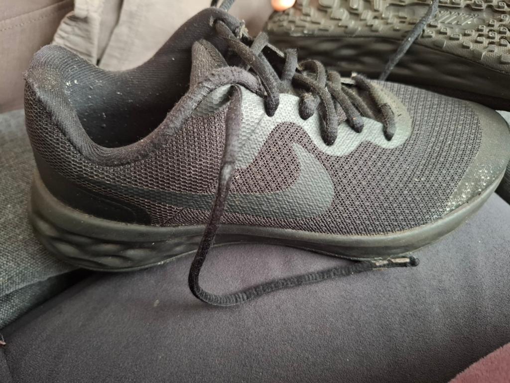 Nike Revolution hardloopschoenen - Zwart - Maat 36.5, Kleding | Dames, Schoenen, Nike, Ophalen of Verzenden, Gedragen, Sportschoenen