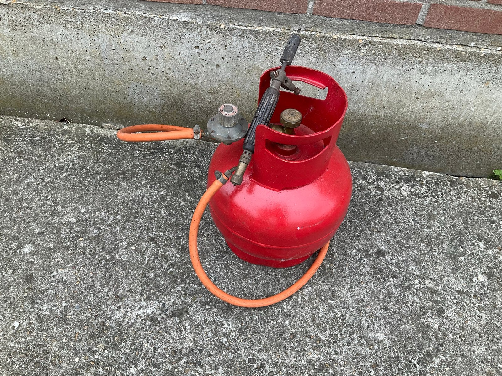 Gasfles met brander en slang, Ophalen, Gebruikt