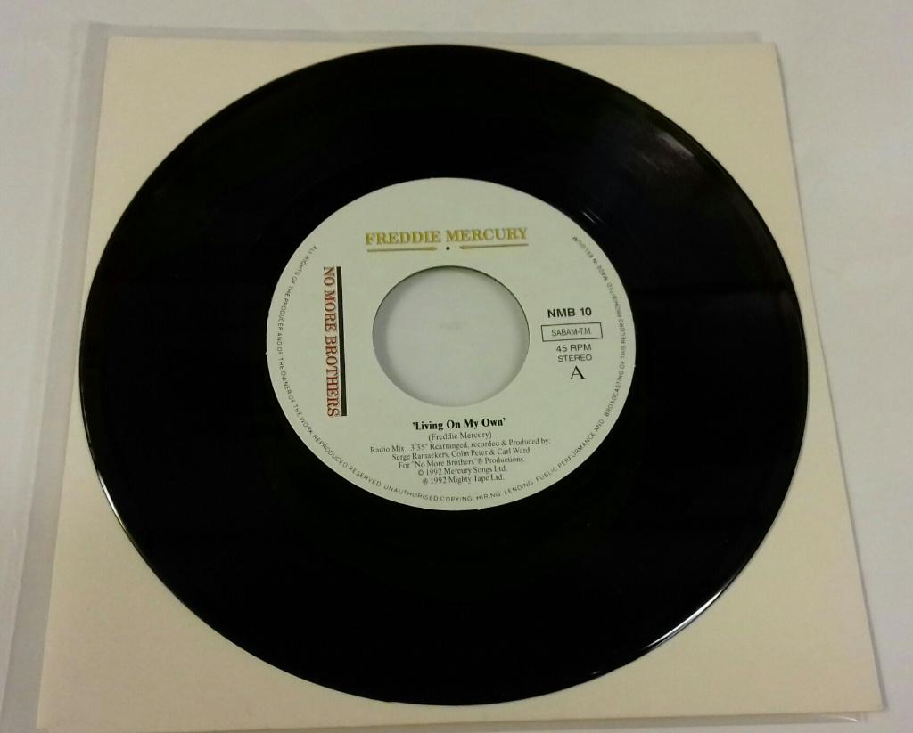 Freddie Mercury VINYL SINGLE Living on my own Remixes QUEEN, Verzenden, Zo goed als nieuw, Pop