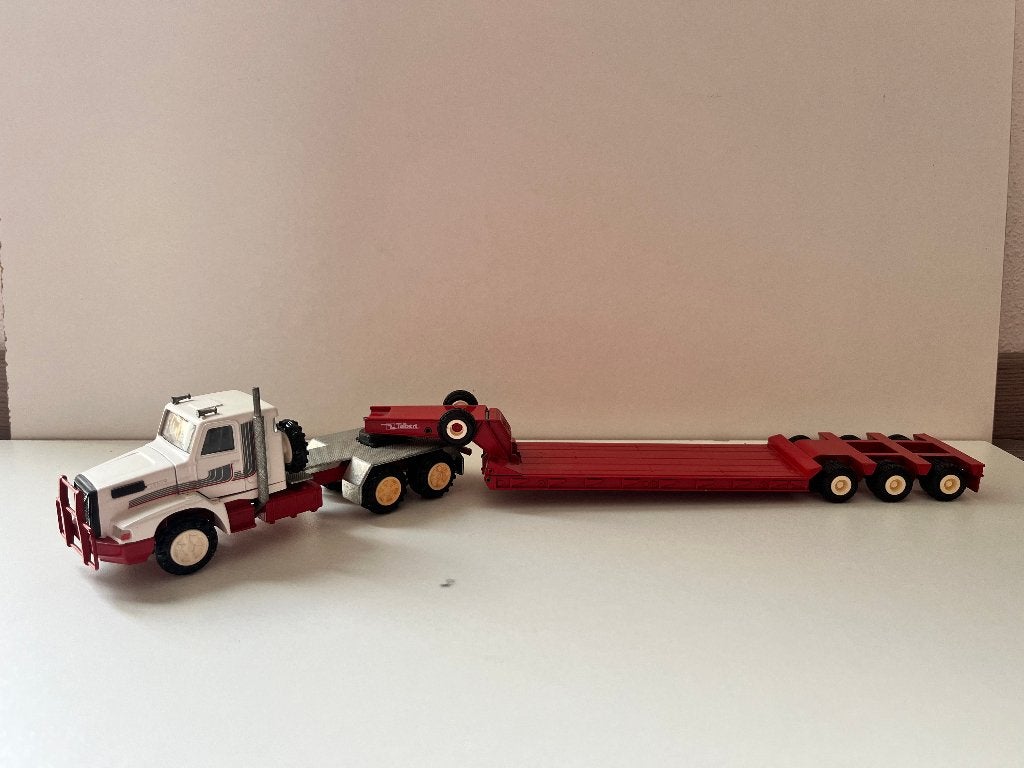 Te koop, Volvo NL12 met dieplader van Conrad, Hobby en Vrije tijd, Modelauto's | 1:50, Ophalen of Verzenden, Gebruikt, Bus of Vrachtwagen