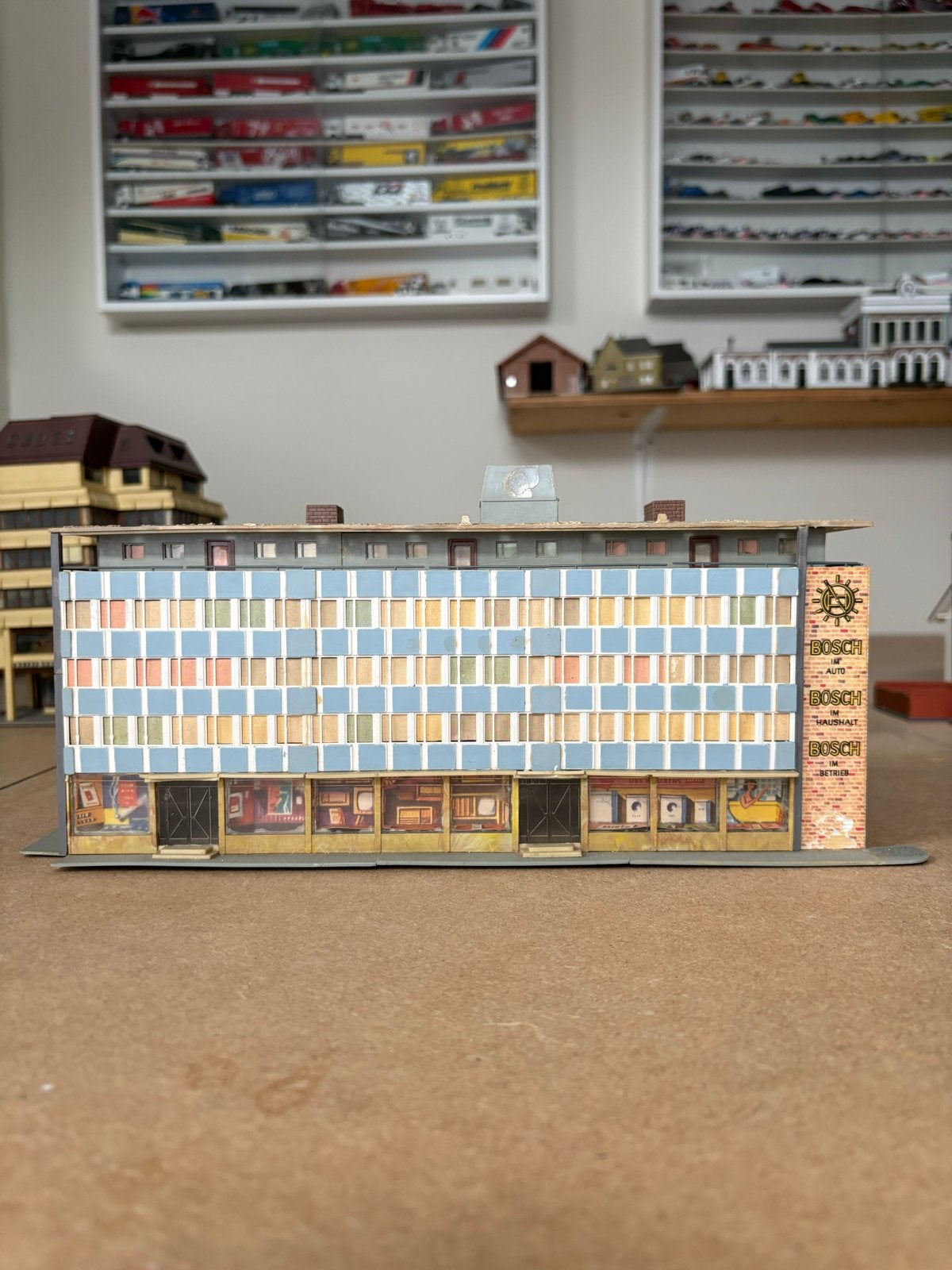 Vintage modelbouw gebouw - Kantoorgebouw met winkels, Overige merken, Gebruikt, Gelijkstroom of Wisselstroom, Brug, Tunnel of Gebouw