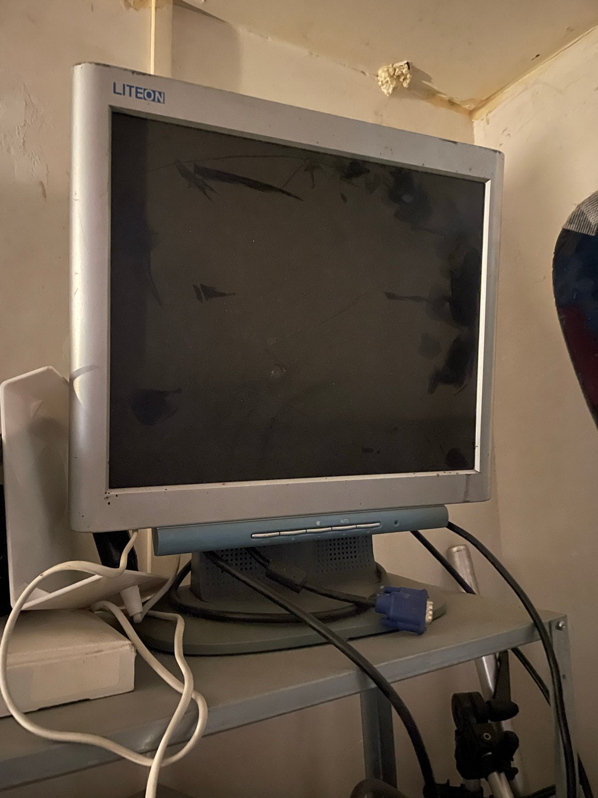 LiteOn monitor met VGA-aansluiting, Computers en Software, Monitoren, Ophalen, Overige typen, Niet werkend, Overige resoluties