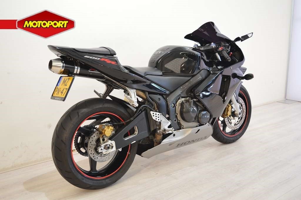 Honda CBR 600 RR (bj 2003), Motoren, Motoren | Honda, Wijngaardveld 1
9300  AALST, BE, Bedrijf, Super Sport, Mc.benelux@honda-eu.com