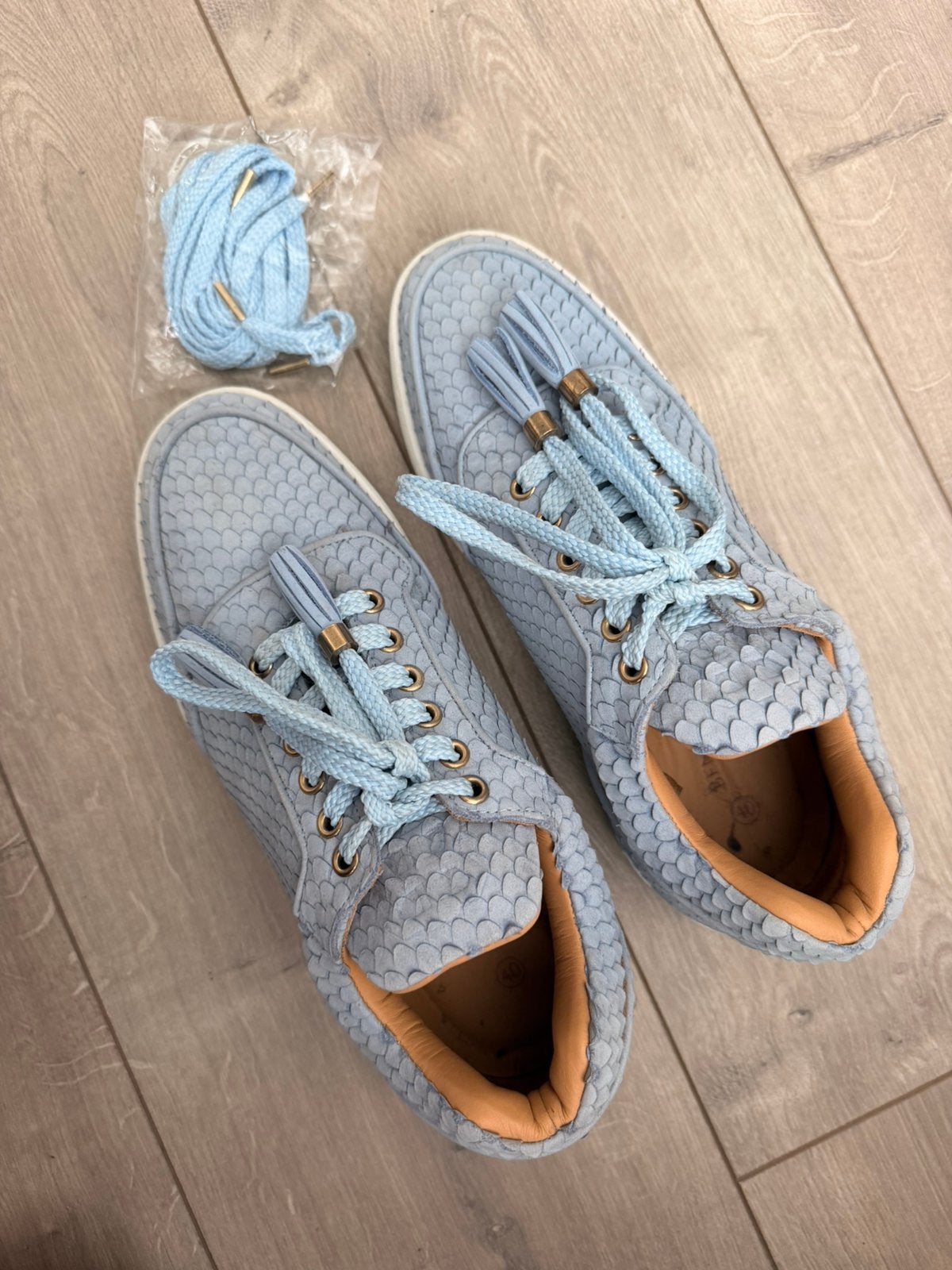 Benjamin Berners - WOMEN'S LOW-TOP SKY BLUE COBRA CUT, Blauw, Ophalen of Verzenden, Sneakers of Gympen, Zo goed als nieuw