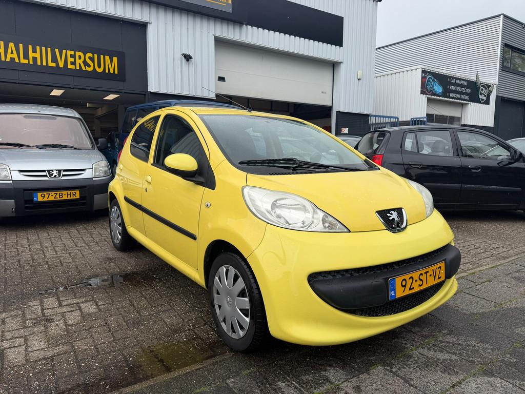 Peugeot 107 1.0-12V XS 5 DEURS AIRCO, Voorwielaandrijving, Gebruikt, 4 stoelen, 68 pk