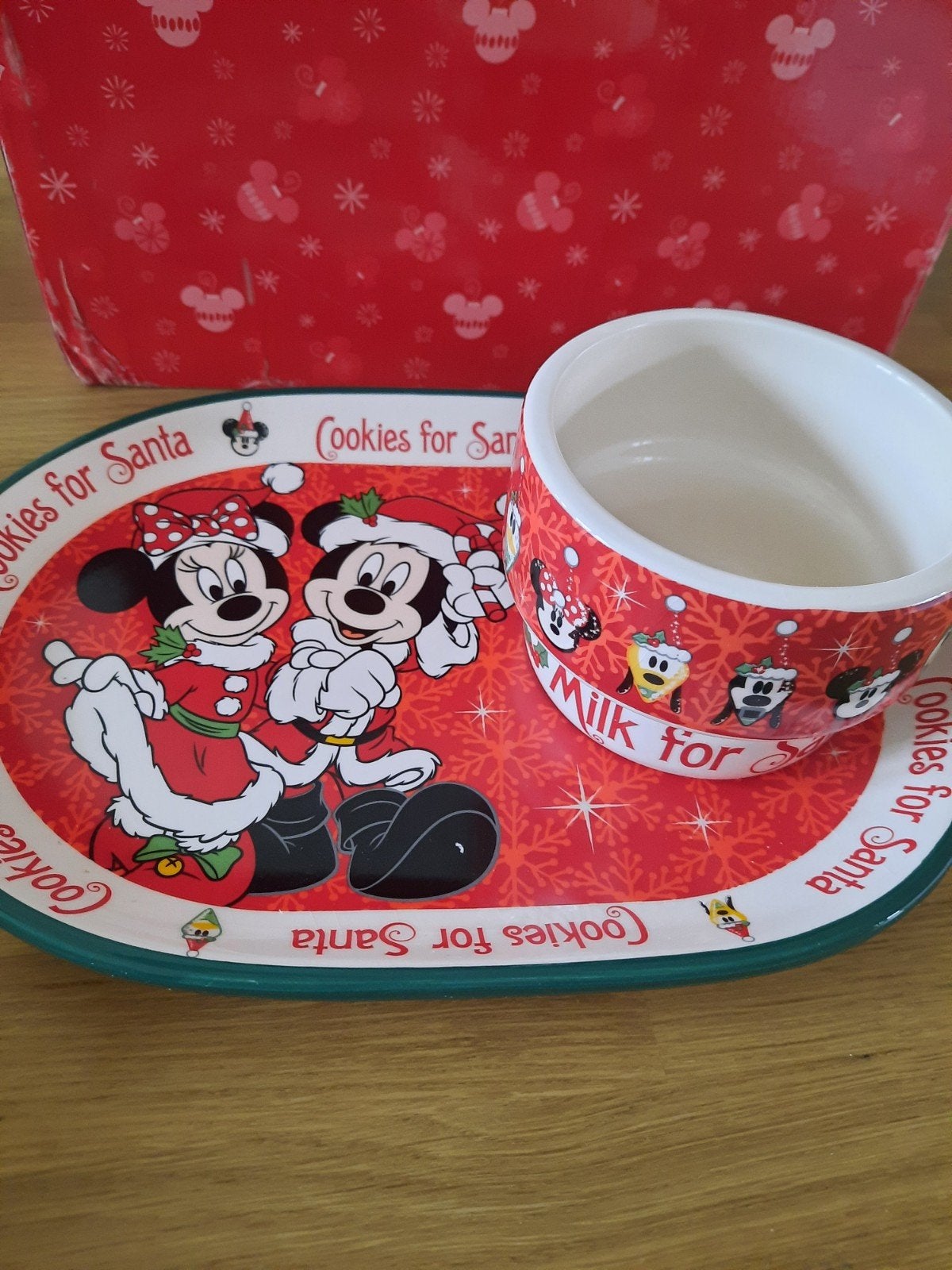 Disney Parks Santa Mickey Milk & Cookie Plate Set, Ophalen of Verzenden, Mickey Mouse, Beeldje of Figuurtje