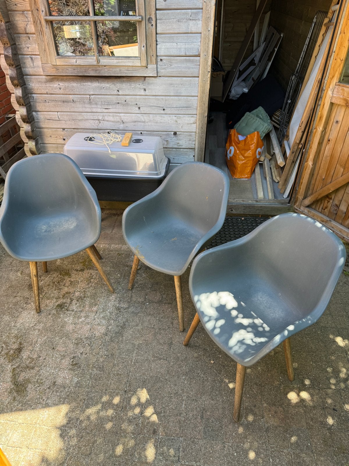 3 grijze buiten kuipstoelen gratis af te halen, Ophalen, Gebruikt, Kunststof, Stapelbaar