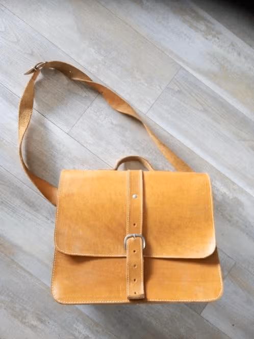 school tas ( akte tas ), Sieraden, Tassen en Uiterlijk, Tassen | Schooltassen, Ophalen of Verzenden, Zo goed als nieuw, Bruin