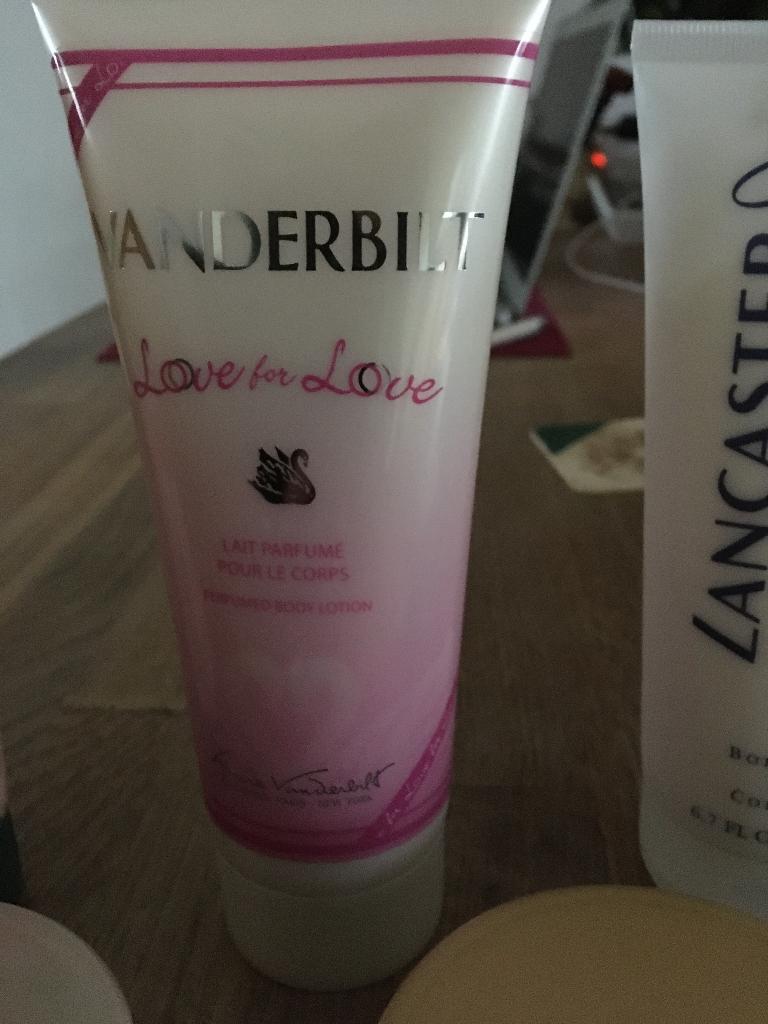 Te Koop Nieuwe Body Lotions., Ophalen, Nieuw, Bodylotion, Crème of Olie