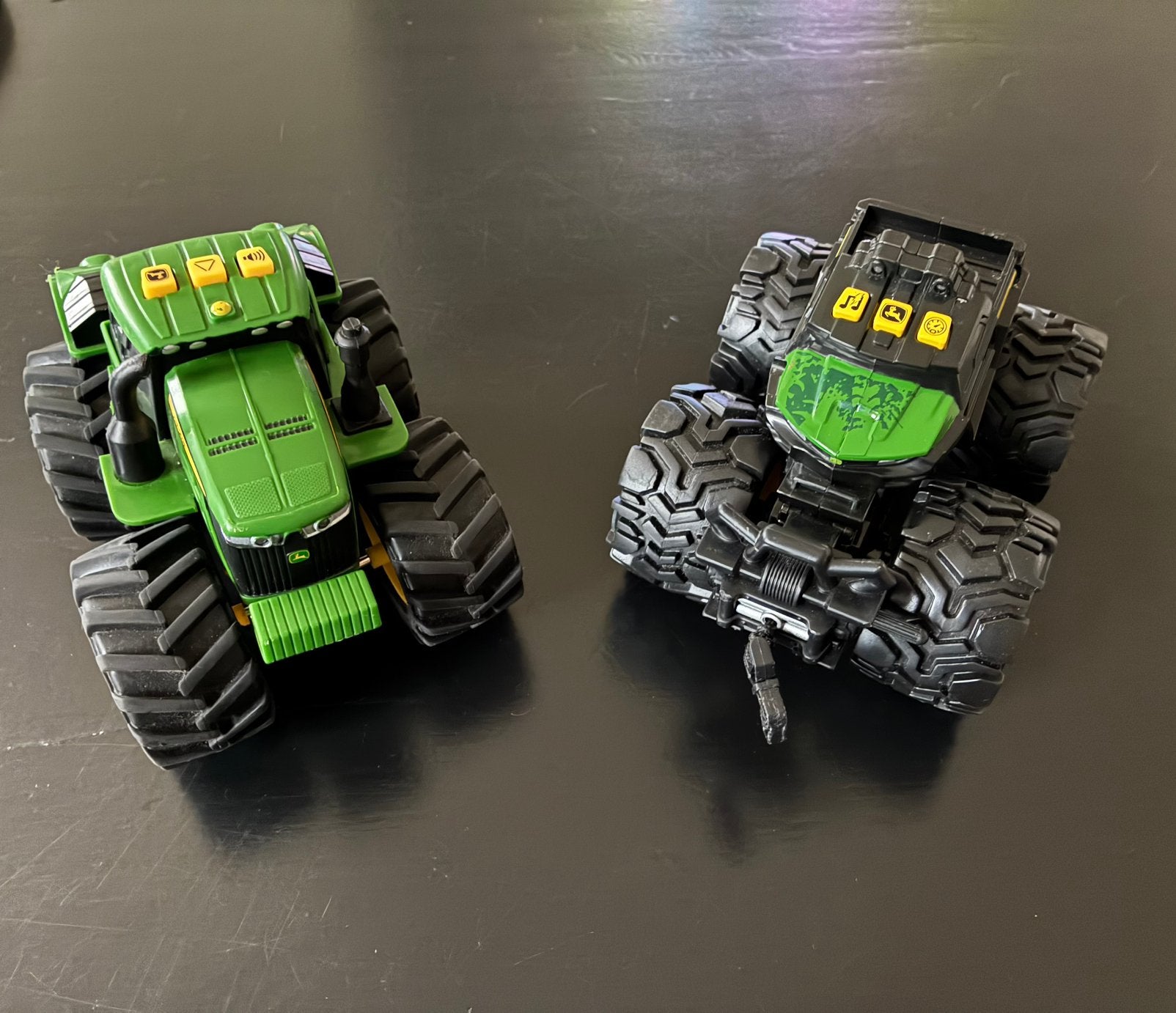 2 st. John Deere monstertruck traktor met geluid en lichtjes, Ophalen of Verzenden, Zo goed als nieuw