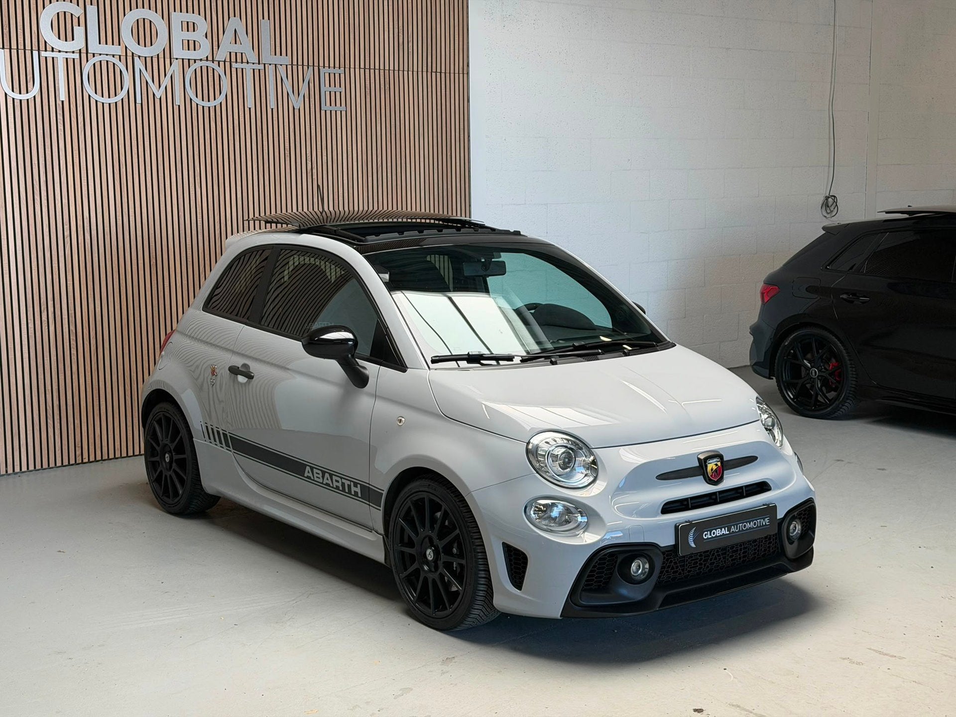 Fiat 500 1.4 T-Jet Abarth 595 Competizione - 180PK - SCHUIFD, Voorwielaandrijving, Gebruikt, Zwart, 4 cilinders