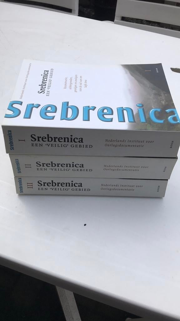 Srebrenica,een veilig gebied 1-2-3, Ophalen of Verzenden, 1945 tot heden, Zo goed als nieuw
