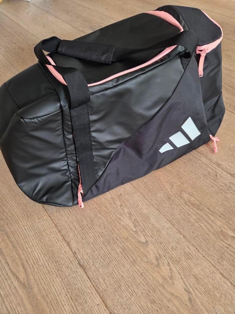 Adidas VS .6 Holdall Hockeytas - Lucid Pink, Sport en Fitness, Hockey, Zo goed als nieuw, Tas, Ophalen of Verzenden