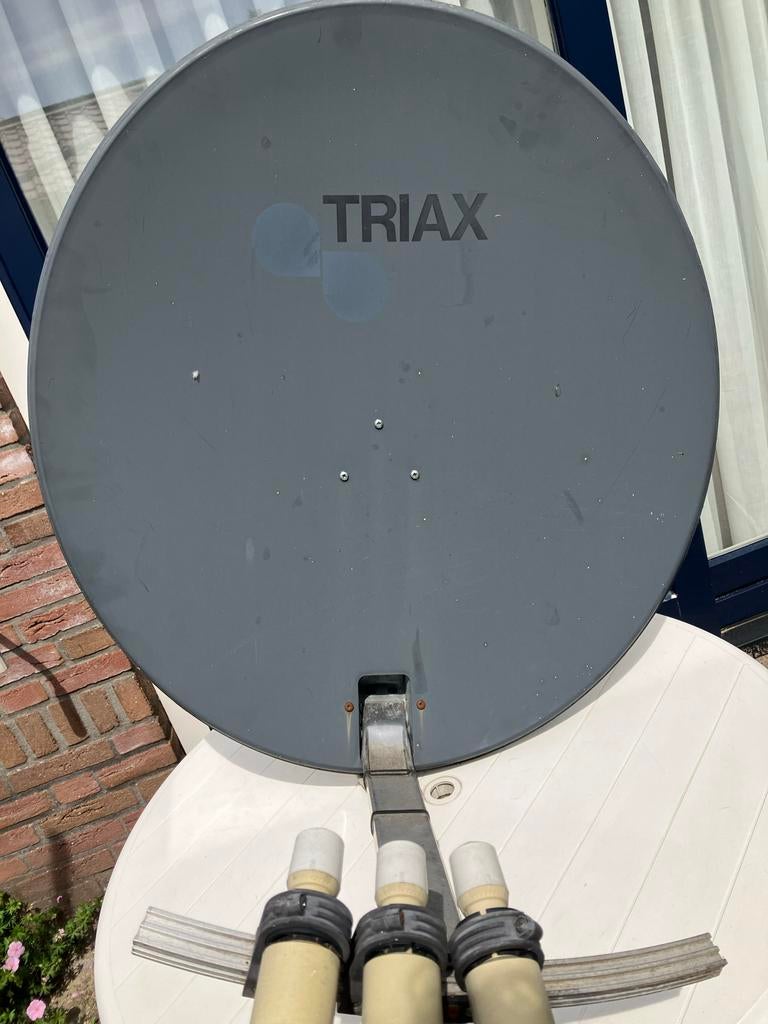 Triax Schotelantenne 80 cm met aansluitkastje, Audio, Tv en Foto, Schotelantennes, Ophalen, Zo goed als nieuw, (Schotel)antenne