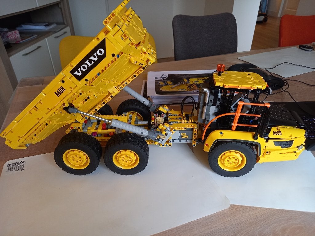 Lego Volvo Dumptruck 42114, Ophalen, Lego, Zo goed als nieuw, Technic