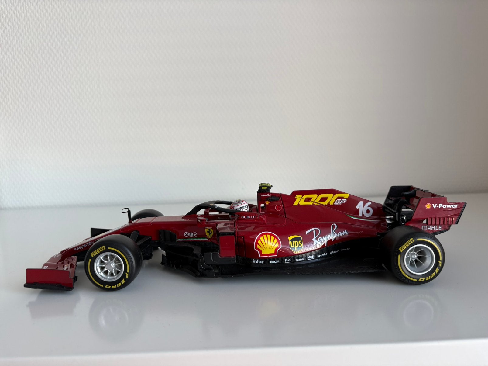 SF 1000th GP special livery 1:18, Ophalen, Zo goed als nieuw, Overige merken