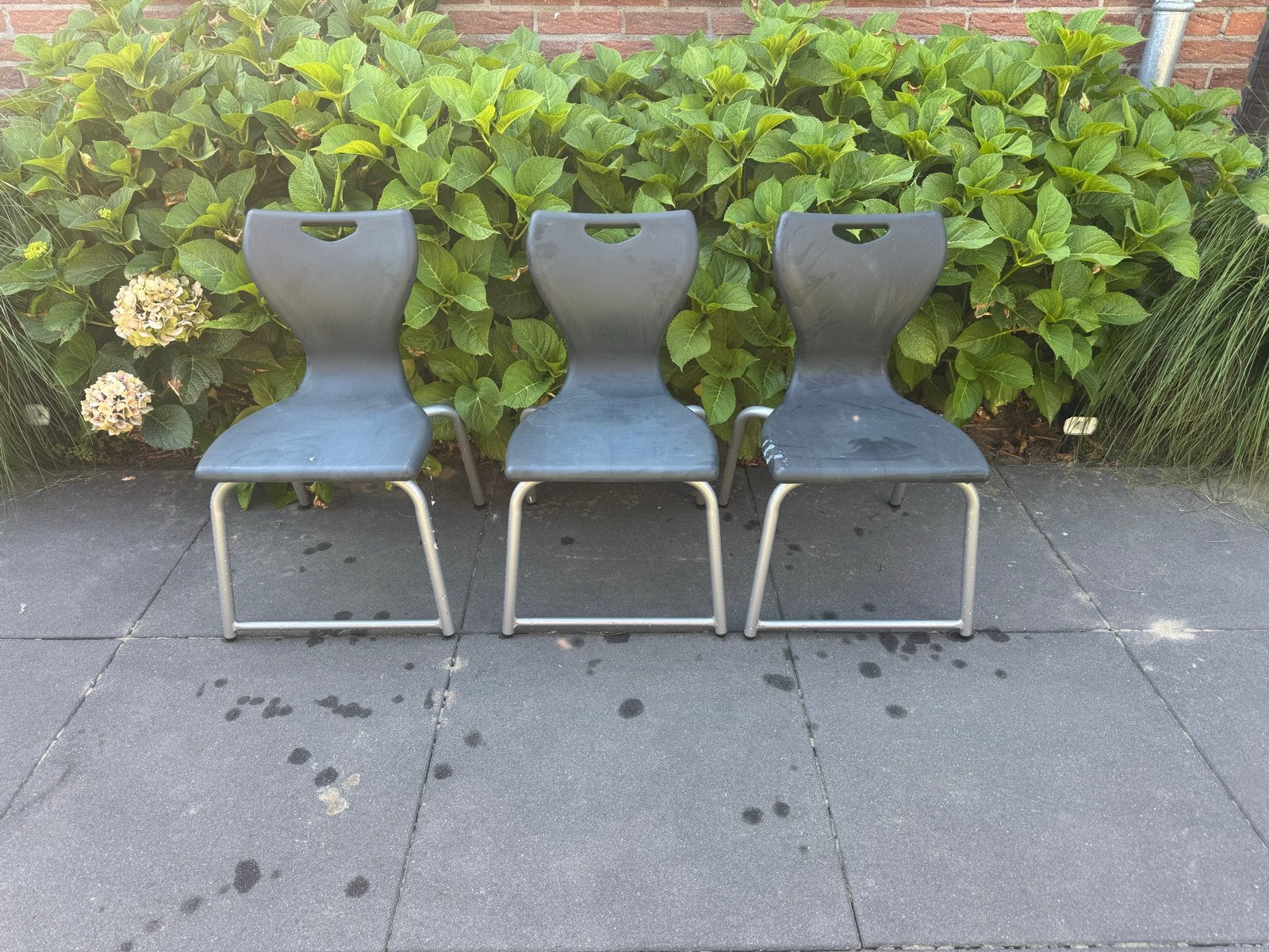 Set van 3 grijze kunststof kinderstoelen, Ophalen, Kunststof, Gebruikt, Drie