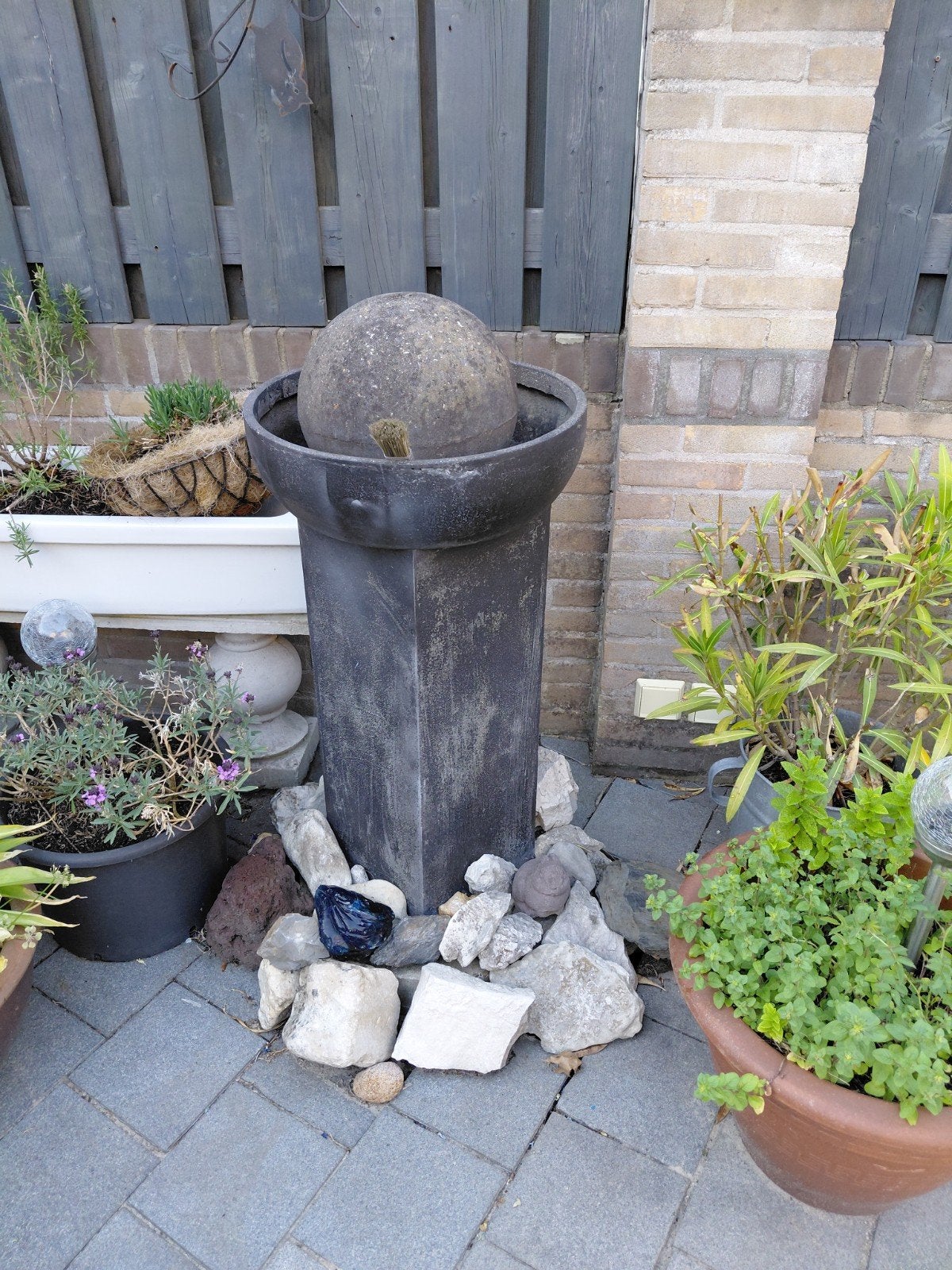 Tuinwaterornament met bol en zuil, Ophalen, Gebruikt, Overige materialen, Waterornament