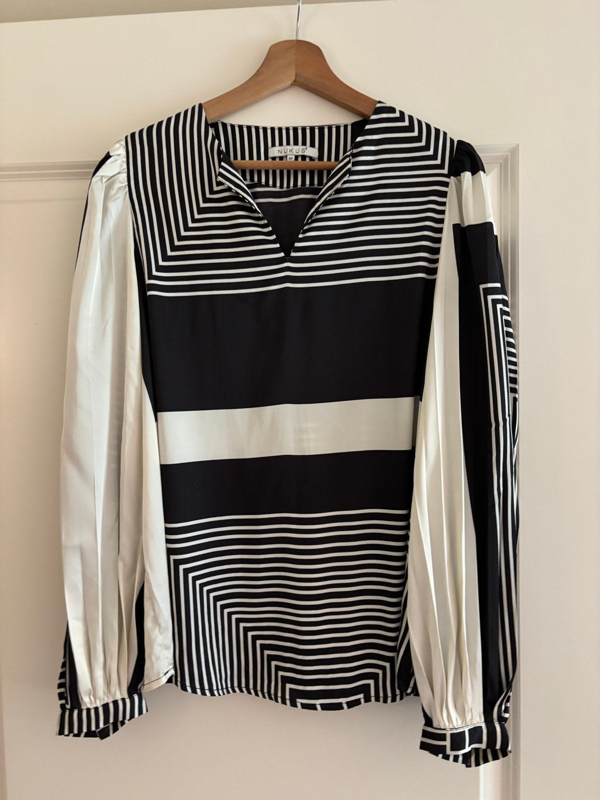 Nukus blouse zwart wit maat M, Ophalen of Verzenden, Zo goed als nieuw, Maat 38/40 (M), Zwart